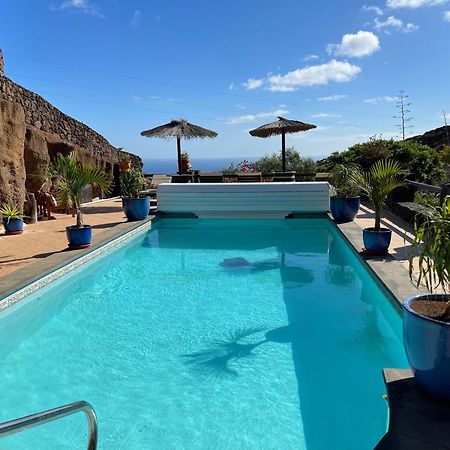 Castillo Lanzarote Villa Sophie - Luxury Villa -Sleep In A Volcanic Cave With Heated Pool ติอาส ภายนอก รูปภาพ