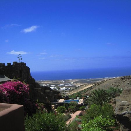 Castillo Lanzarote Villa Sophie - Luxury Villa -Sleep In A Volcanic Cave With Heated Pool ติอาส ภายนอก รูปภาพ