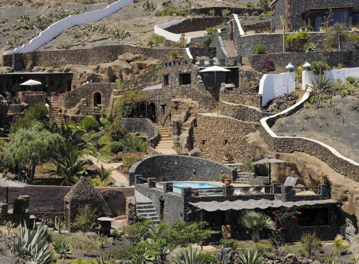 Castillo Lanzarote Villa Sophie - Luxury Villa -Sleep In A Volcanic Cave With Heated Pool ติอาส ภายนอก รูปภาพ
