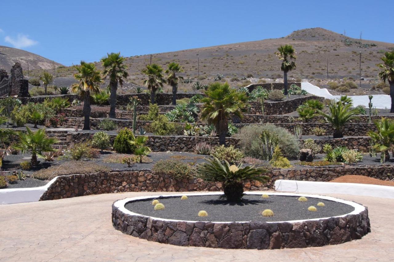 Castillo Lanzarote Villa Sophie - Luxury Villa -Sleep In A Volcanic Cave With Heated Pool ติอาส ภายนอก รูปภาพ
