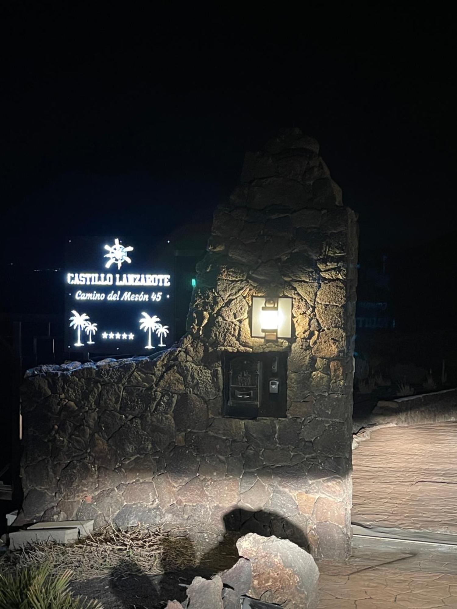 Castillo Lanzarote Villa Sophie - Luxury Villa -Sleep In A Volcanic Cave With Heated Pool ติอาส ภายนอก รูปภาพ
