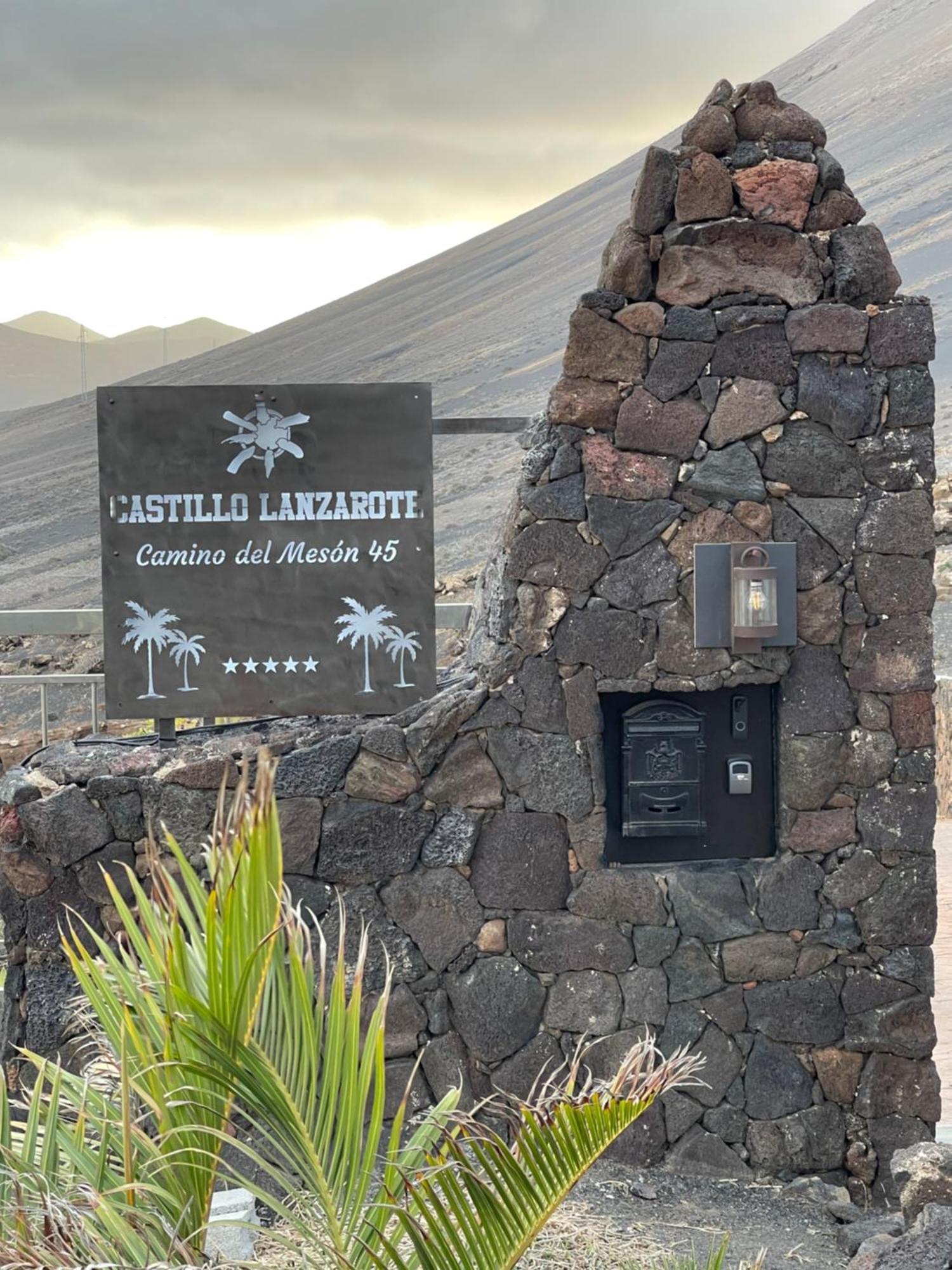 Castillo Lanzarote Villa Sophie - Luxury Villa -Sleep In A Volcanic Cave With Heated Pool ติอาส ภายนอก รูปภาพ