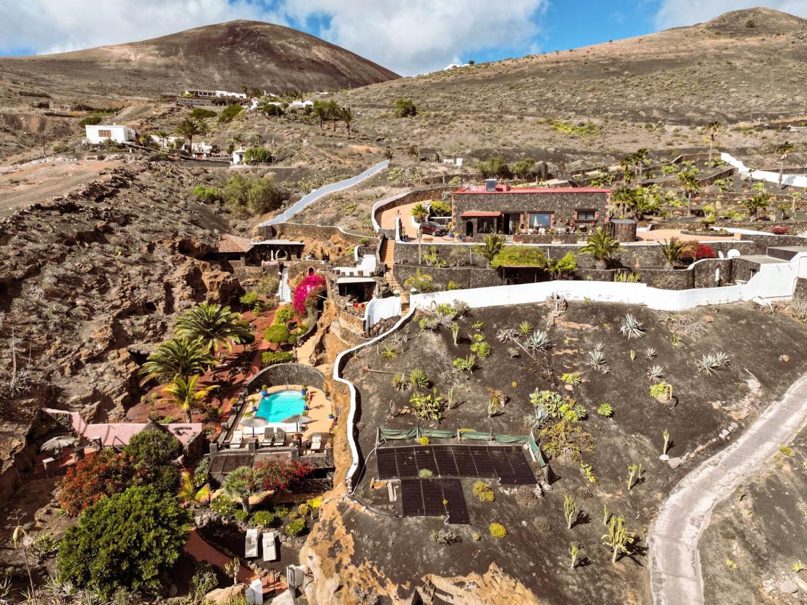 Castillo Lanzarote Villa Sophie - Luxury Villa -Sleep In A Volcanic Cave With Heated Pool ติอาส ภายนอก รูปภาพ