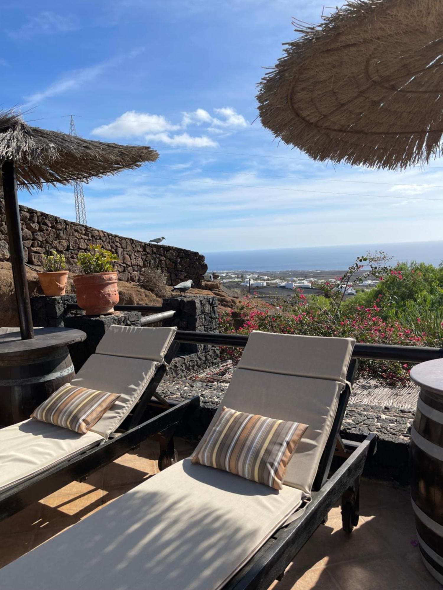 Castillo Lanzarote Villa Sophie - Luxury Villa -Sleep In A Volcanic Cave With Heated Pool ติอาส ภายนอก รูปภาพ