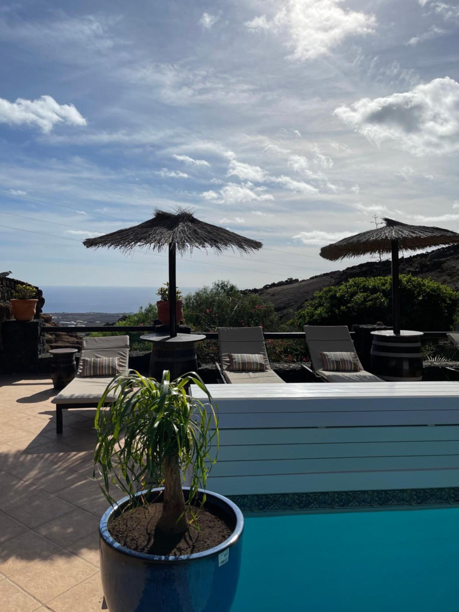 Castillo Lanzarote Villa Sophie - Luxury Villa -Sleep In A Volcanic Cave With Heated Pool ติอาส ภายนอก รูปภาพ