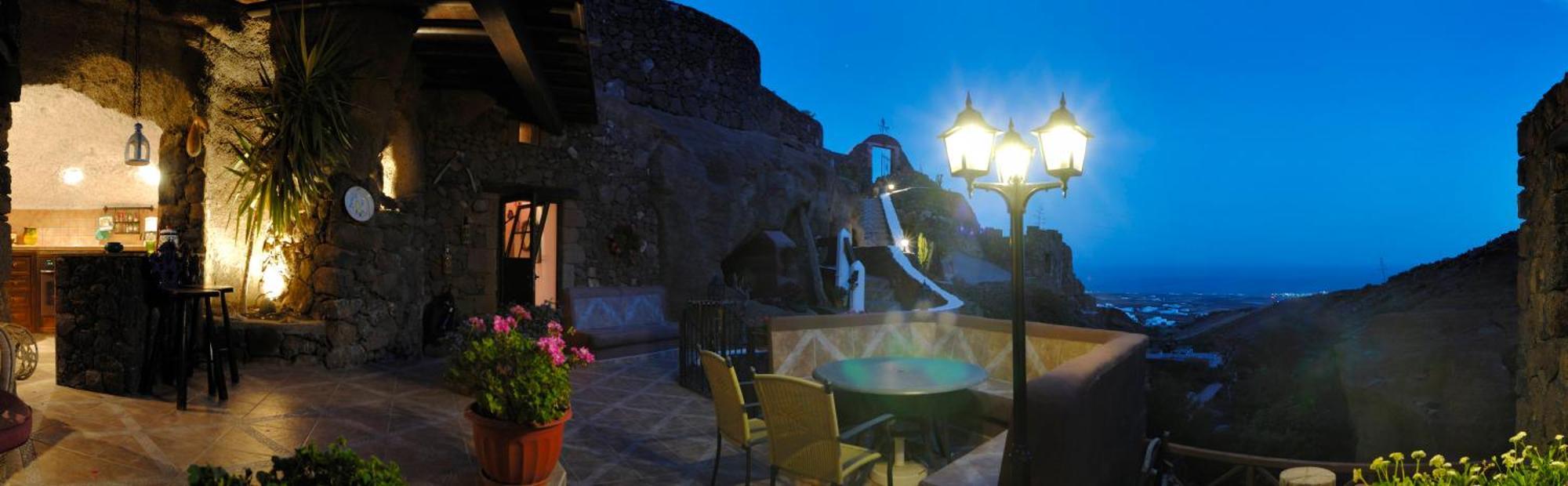 Castillo Lanzarote Villa Sophie - Luxury Villa -Sleep In A Volcanic Cave With Heated Pool ติอาส ภายนอก รูปภาพ
