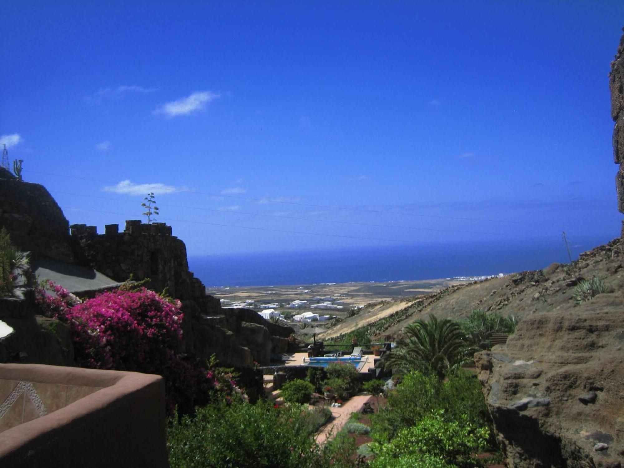 Castillo Lanzarote Villa Sophie - Luxury Villa -Sleep In A Volcanic Cave With Heated Pool ติอาส ภายนอก รูปภาพ