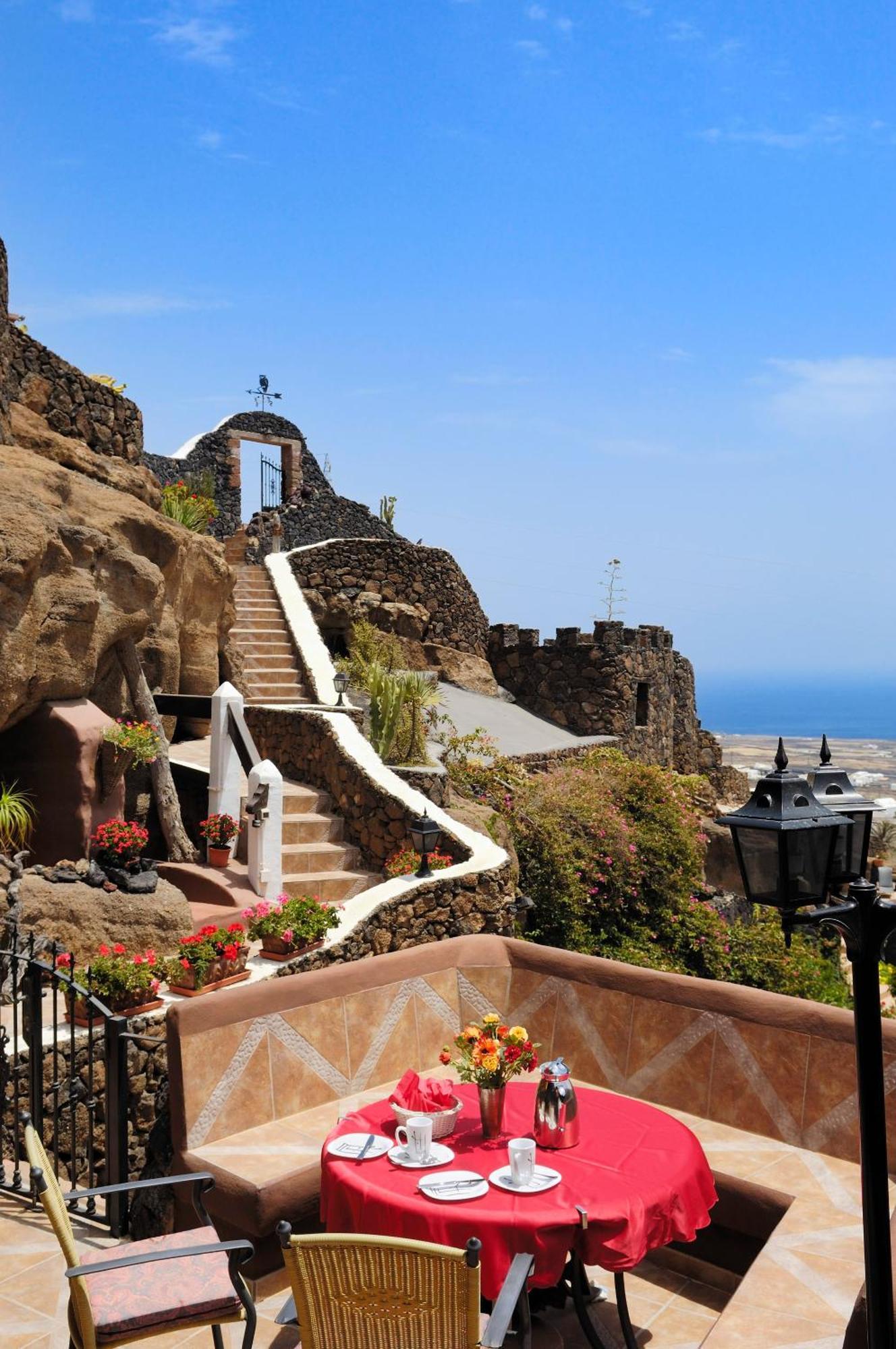 Castillo Lanzarote Villa Sophie - Luxury Villa -Sleep In A Volcanic Cave With Heated Pool ติอาส ภายนอก รูปภาพ