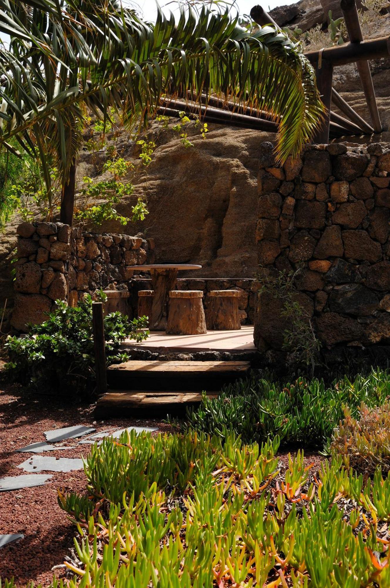 Castillo Lanzarote Villa Sophie - Luxury Villa -Sleep In A Volcanic Cave With Heated Pool ติอาส ภายนอก รูปภาพ