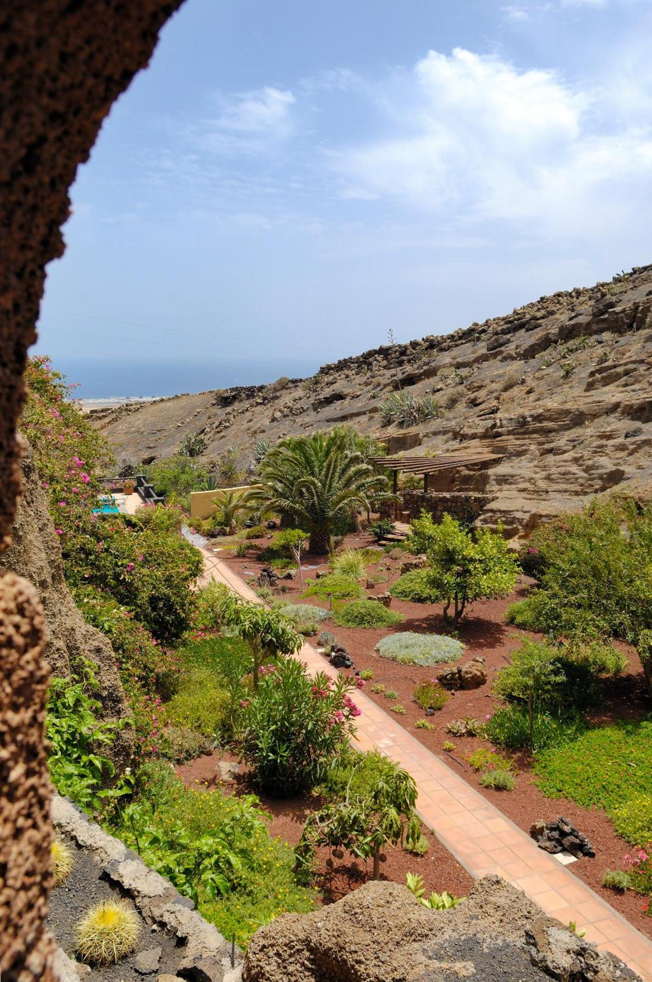 Castillo Lanzarote Villa Sophie - Luxury Villa -Sleep In A Volcanic Cave With Heated Pool ติอาส ภายนอก รูปภาพ