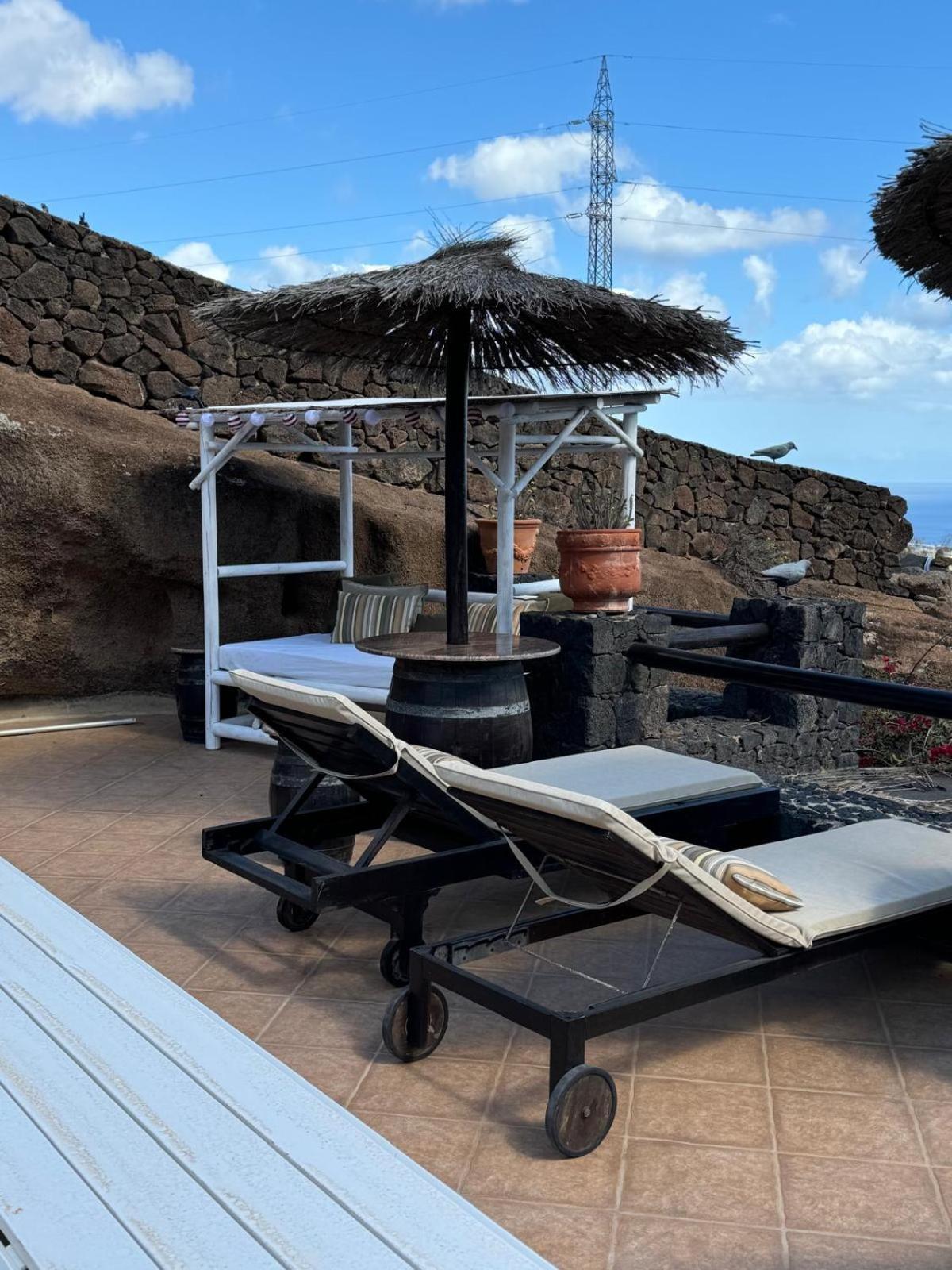 Castillo Lanzarote Villa Sophie - Luxury Villa -Sleep In A Volcanic Cave With Heated Pool ติอาส ภายนอก รูปภาพ