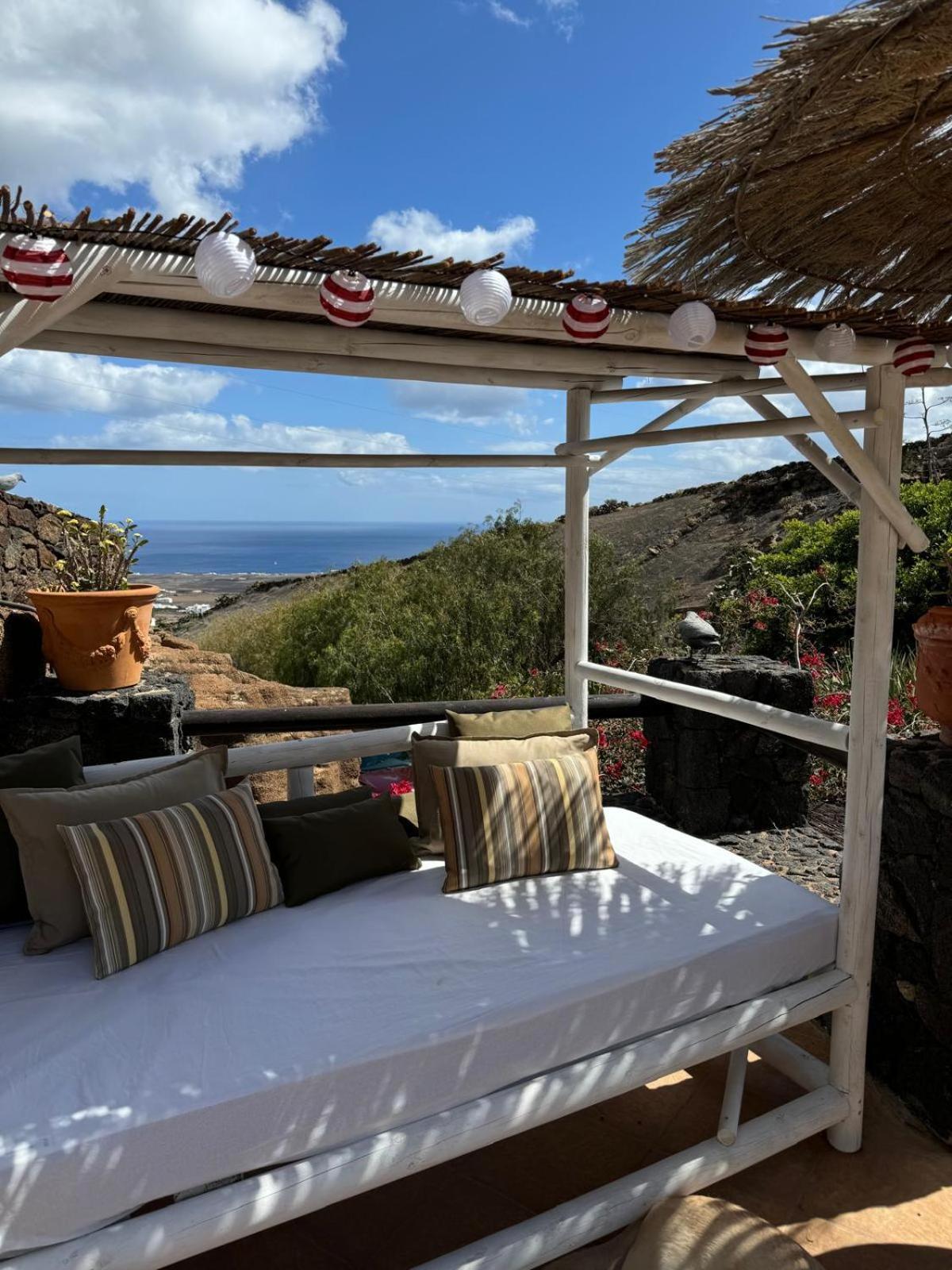 Castillo Lanzarote Villa Sophie - Luxury Villa -Sleep In A Volcanic Cave With Heated Pool ติอาส ภายนอก รูปภาพ