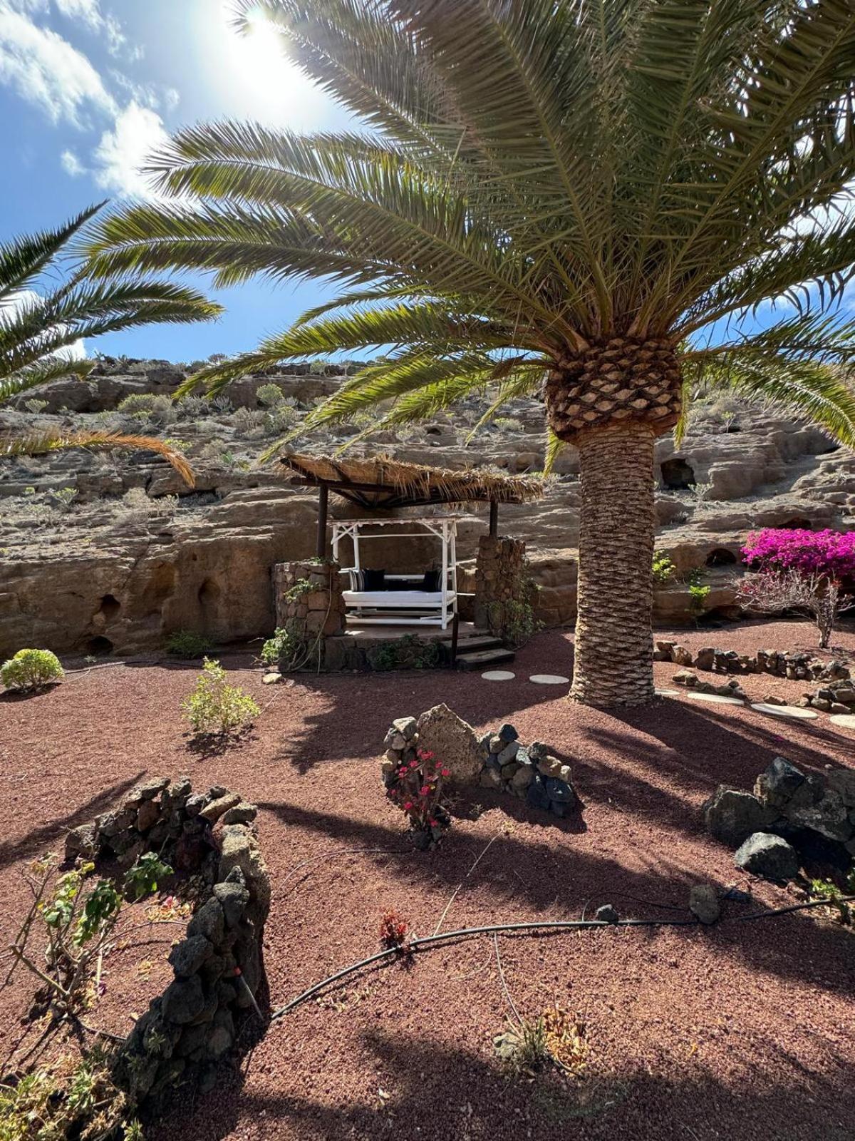 Castillo Lanzarote Villa Sophie - Luxury Villa -Sleep In A Volcanic Cave With Heated Pool ติอาส ภายนอก รูปภาพ