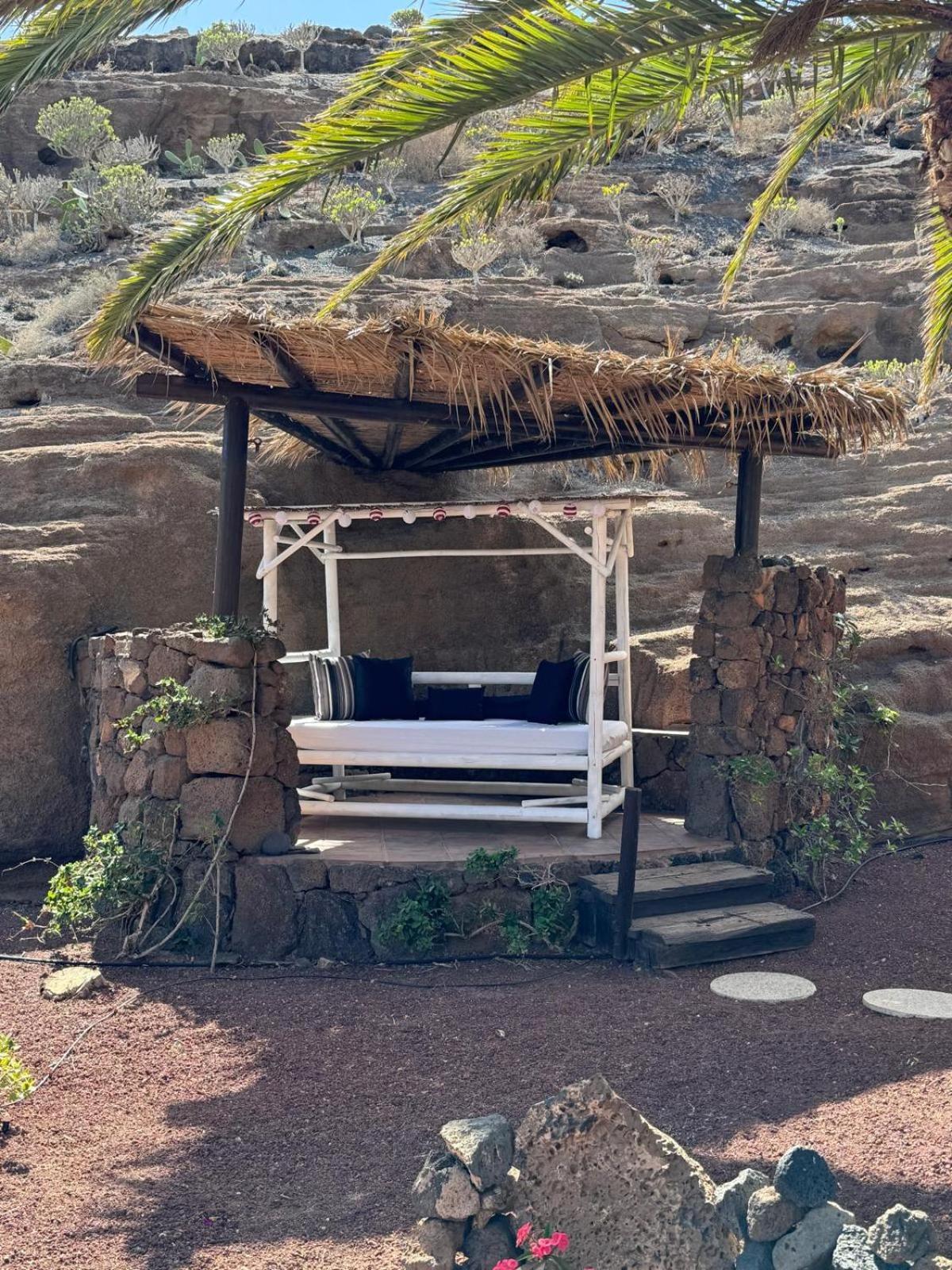 Castillo Lanzarote Villa Sophie - Luxury Villa -Sleep In A Volcanic Cave With Heated Pool ติอาส ภายนอก รูปภาพ