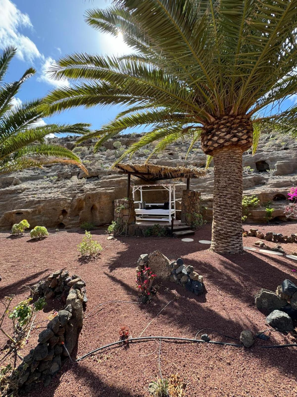 Castillo Lanzarote Villa Sophie - Luxury Villa -Sleep In A Volcanic Cave With Heated Pool ติอาส ภายนอก รูปภาพ