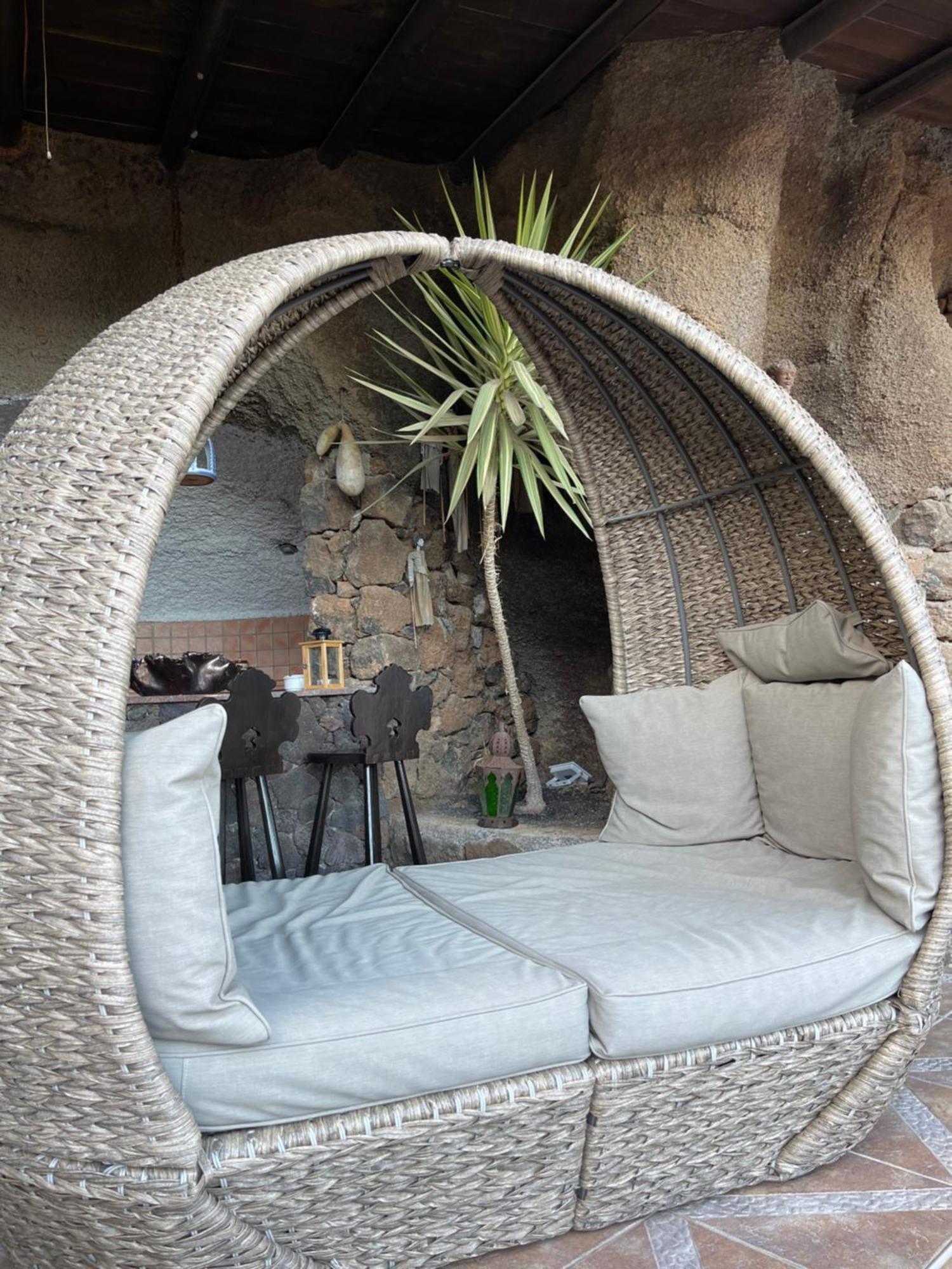 Castillo Lanzarote Villa Sophie - Luxury Villa -Sleep In A Volcanic Cave With Heated Pool ติอาส ภายนอก รูปภาพ