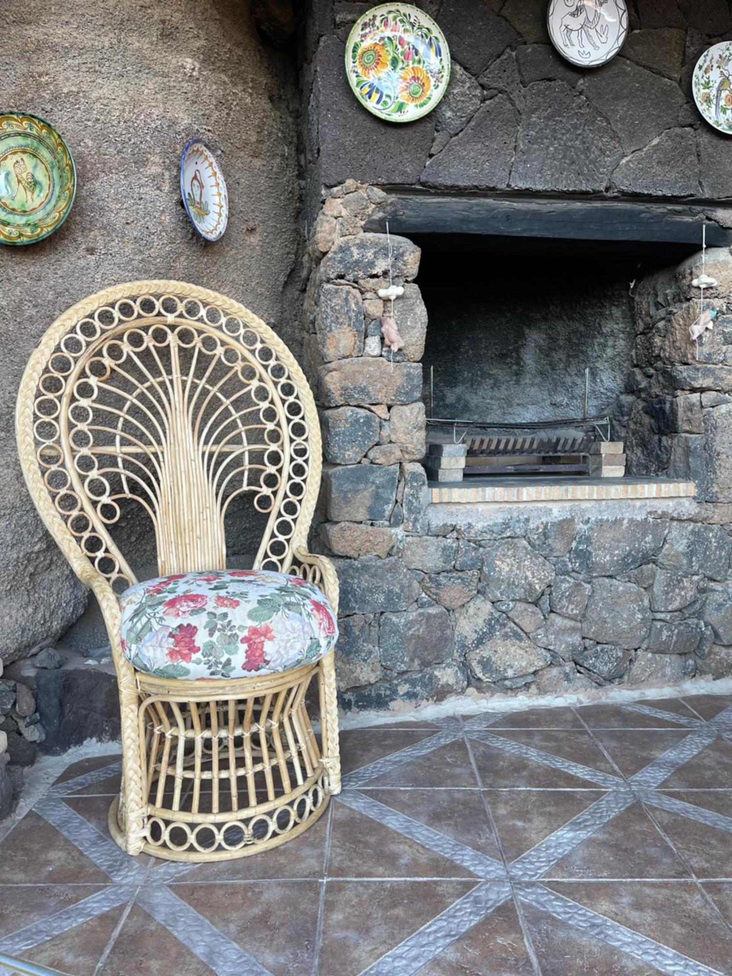 Castillo Lanzarote Villa Sophie - Luxury Villa -Sleep In A Volcanic Cave With Heated Pool ติอาส ภายนอก รูปภาพ