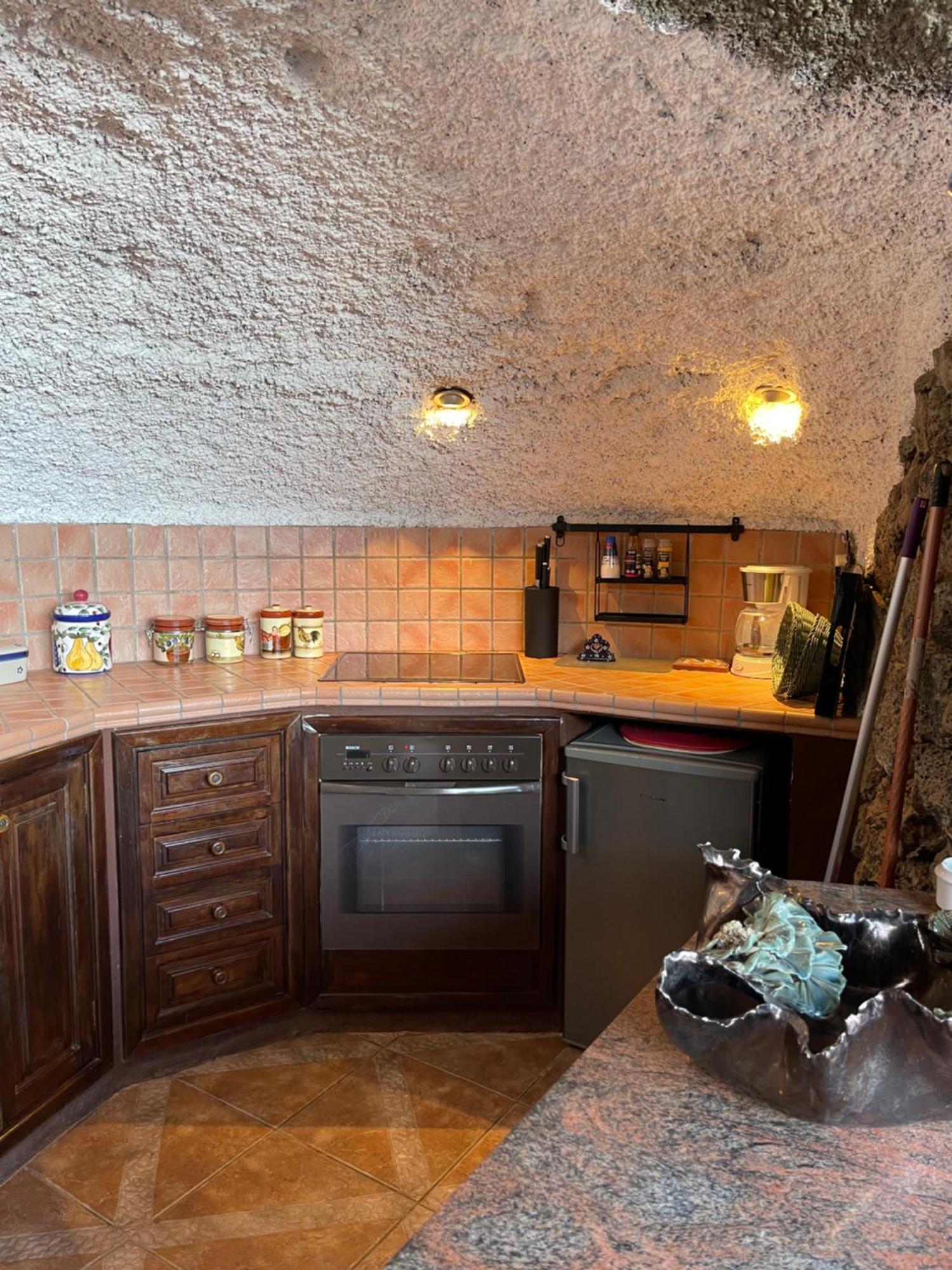 Castillo Lanzarote Villa Sophie - Luxury Villa -Sleep In A Volcanic Cave With Heated Pool ติอาส ภายนอก รูปภาพ
