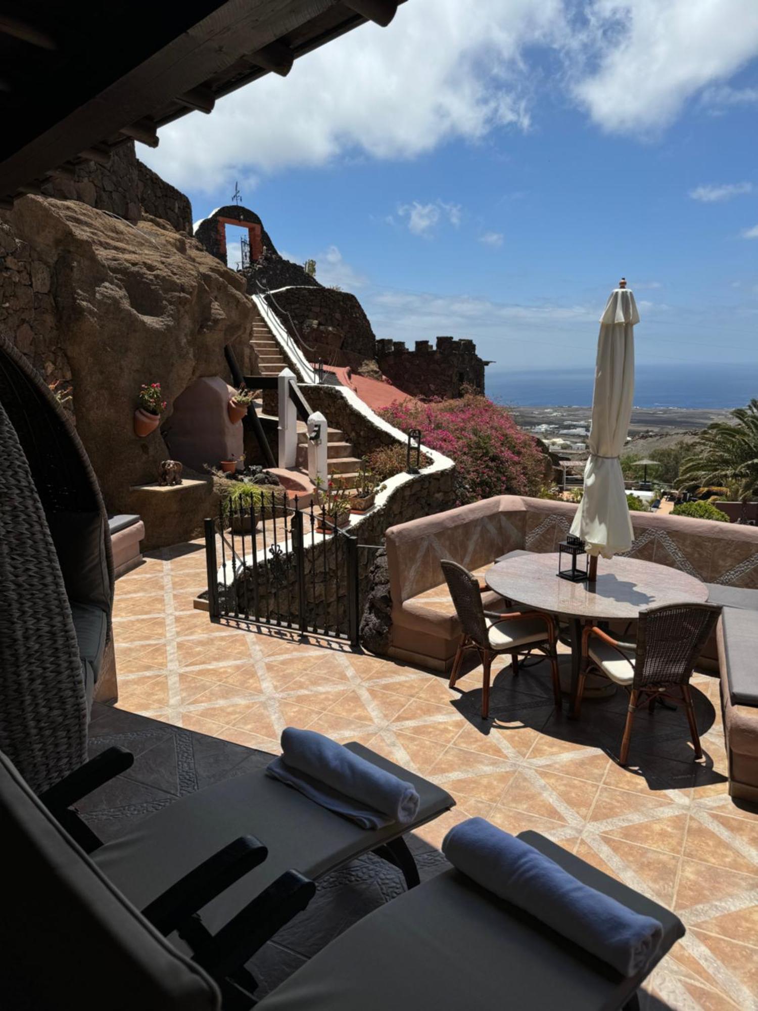 Castillo Lanzarote Villa Sophie - Luxury Villa -Sleep In A Volcanic Cave With Heated Pool ติอาส ภายนอก รูปภาพ