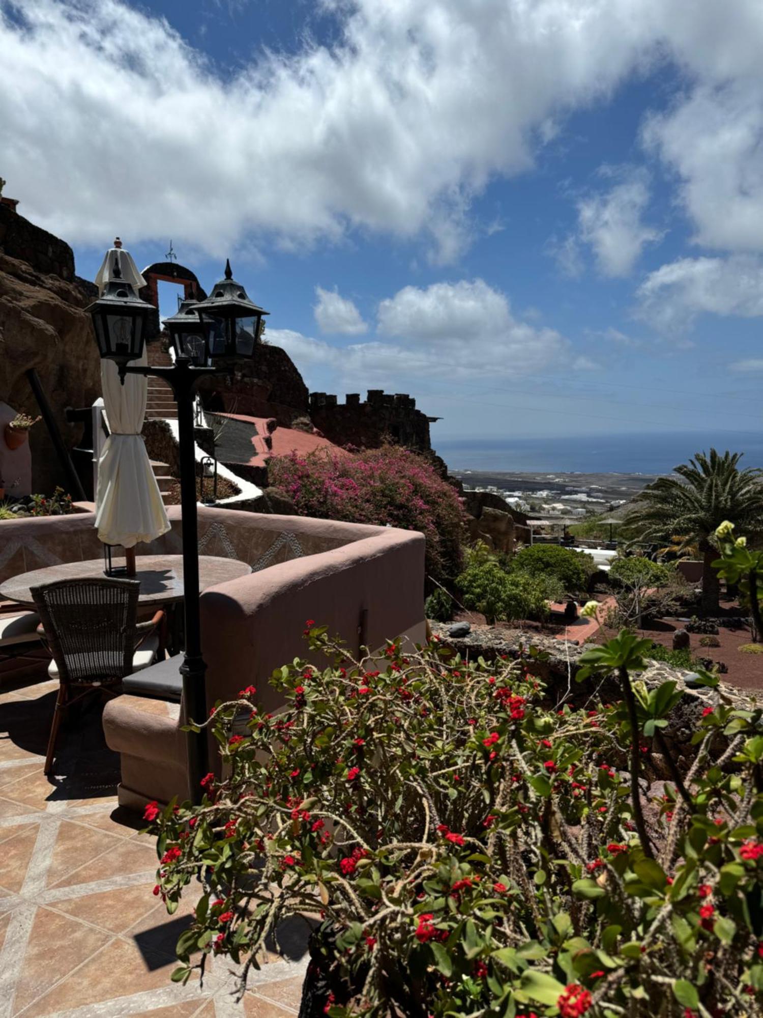 Castillo Lanzarote Villa Sophie - Luxury Villa -Sleep In A Volcanic Cave With Heated Pool ติอาส ภายนอก รูปภาพ
