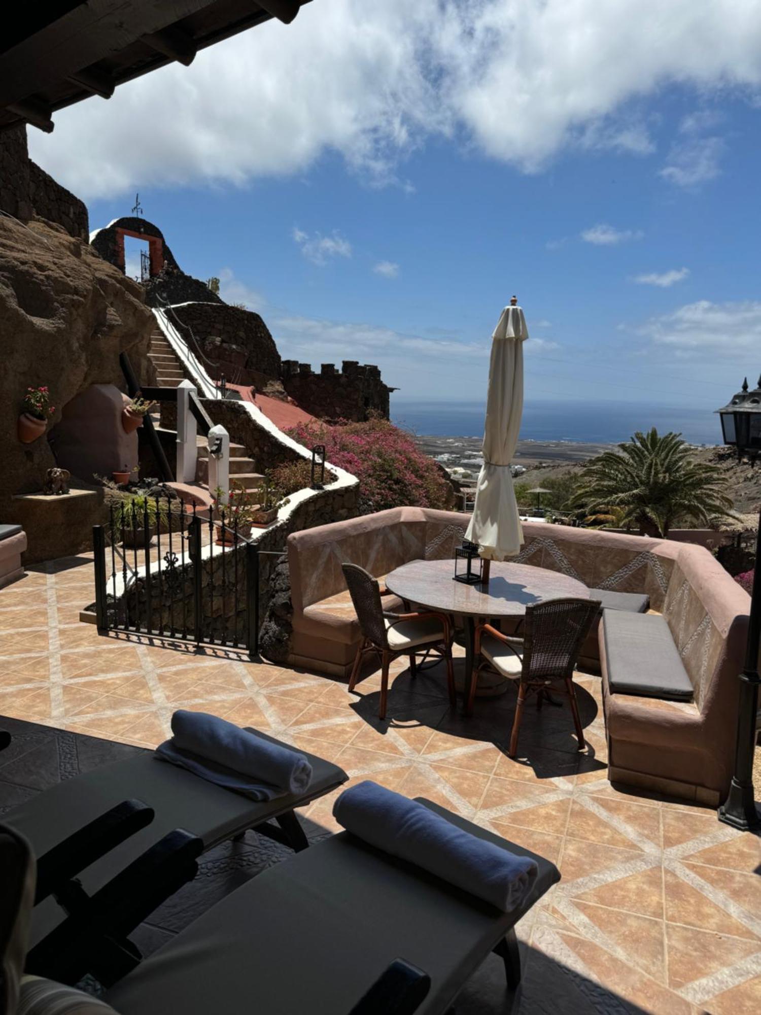 Castillo Lanzarote Villa Sophie - Luxury Villa -Sleep In A Volcanic Cave With Heated Pool ติอาส ภายนอก รูปภาพ