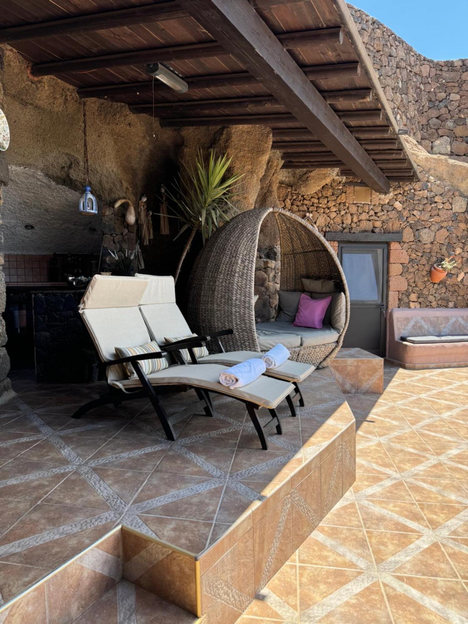Castillo Lanzarote Villa Sophie - Luxury Villa -Sleep In A Volcanic Cave With Heated Pool ติอาส ภายนอก รูปภาพ