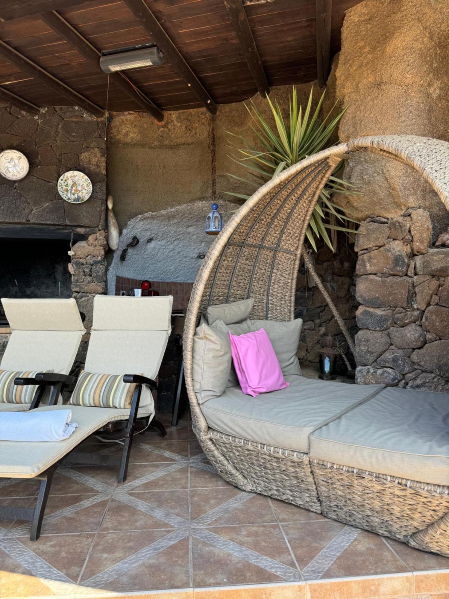 Castillo Lanzarote Villa Sophie - Luxury Villa -Sleep In A Volcanic Cave With Heated Pool ติอาส ภายนอก รูปภาพ
