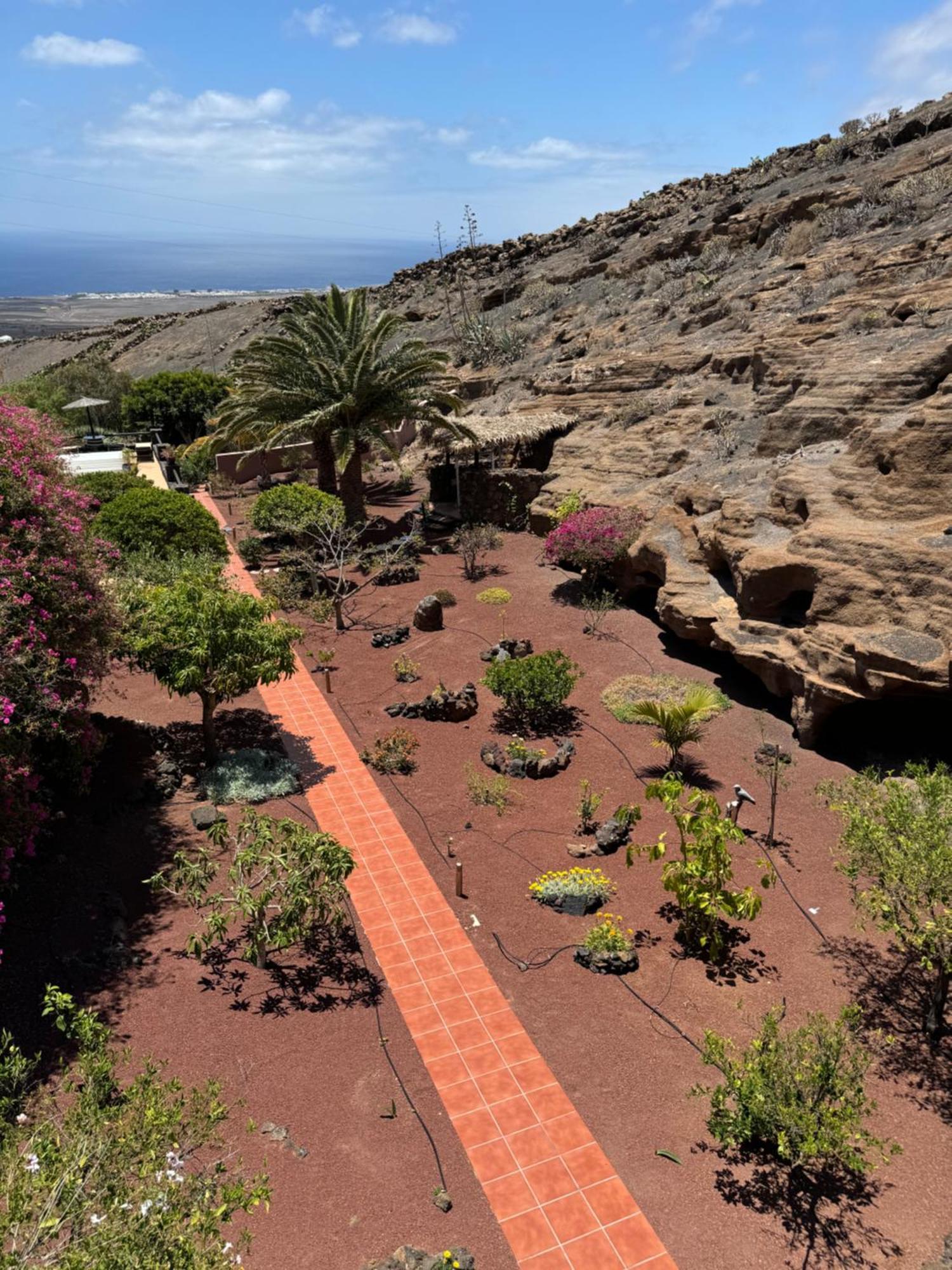 Castillo Lanzarote Villa Sophie - Luxury Villa -Sleep In A Volcanic Cave With Heated Pool ติอาส ภายนอก รูปภาพ
